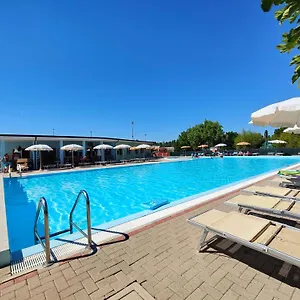 Long Village Sul Mare Privata Inclusa 2*, Lido Adriano Itálie